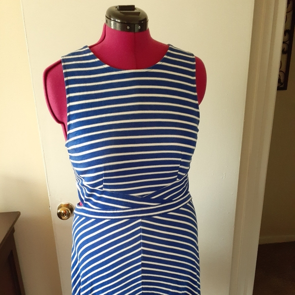 Dress - Picture 1 of 4